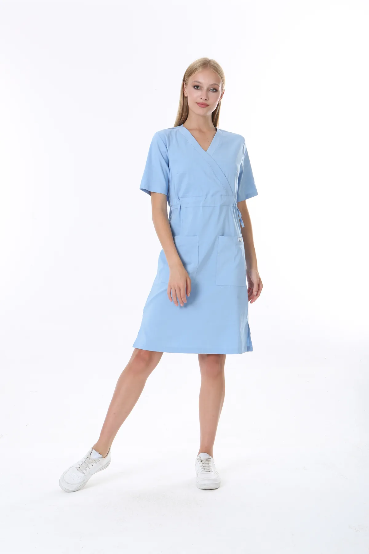 Hellblau Medizinisches Wickelkleid — Hellblau — model MD-2420-LBL2, view 1